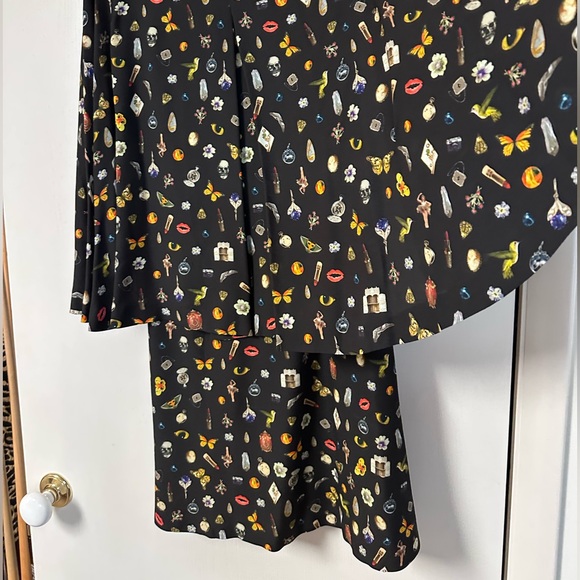 RARE Alexander McQueen Obsession Print Cape Sleeve Black Crepe Dress - Size 44 - Picture 10 of 16